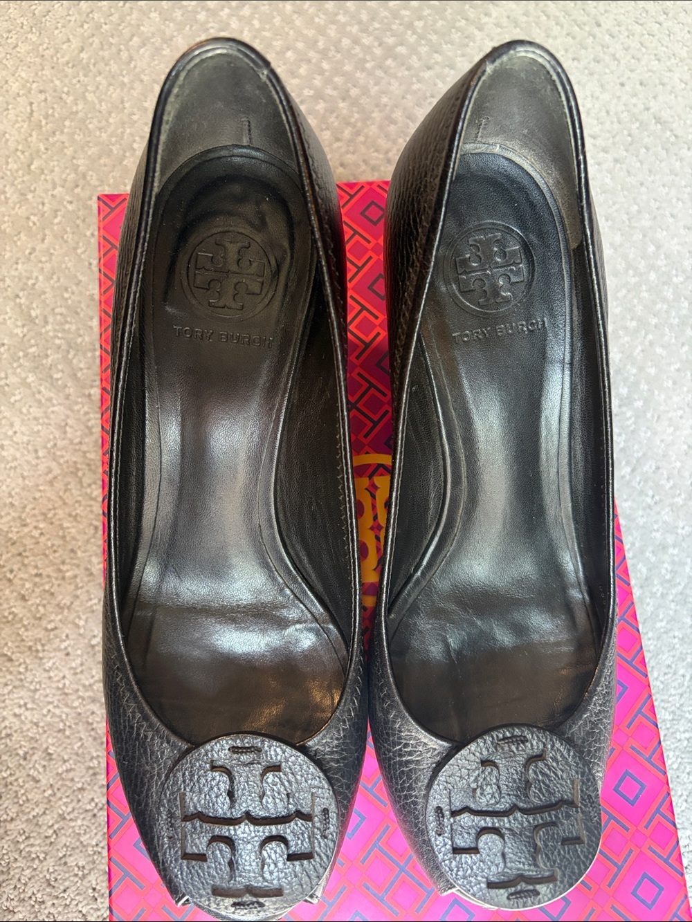 Tory Burch Women's Sally 2 Black Tumbled  Leather Peep Toe Wedges - Picture 4 of 11